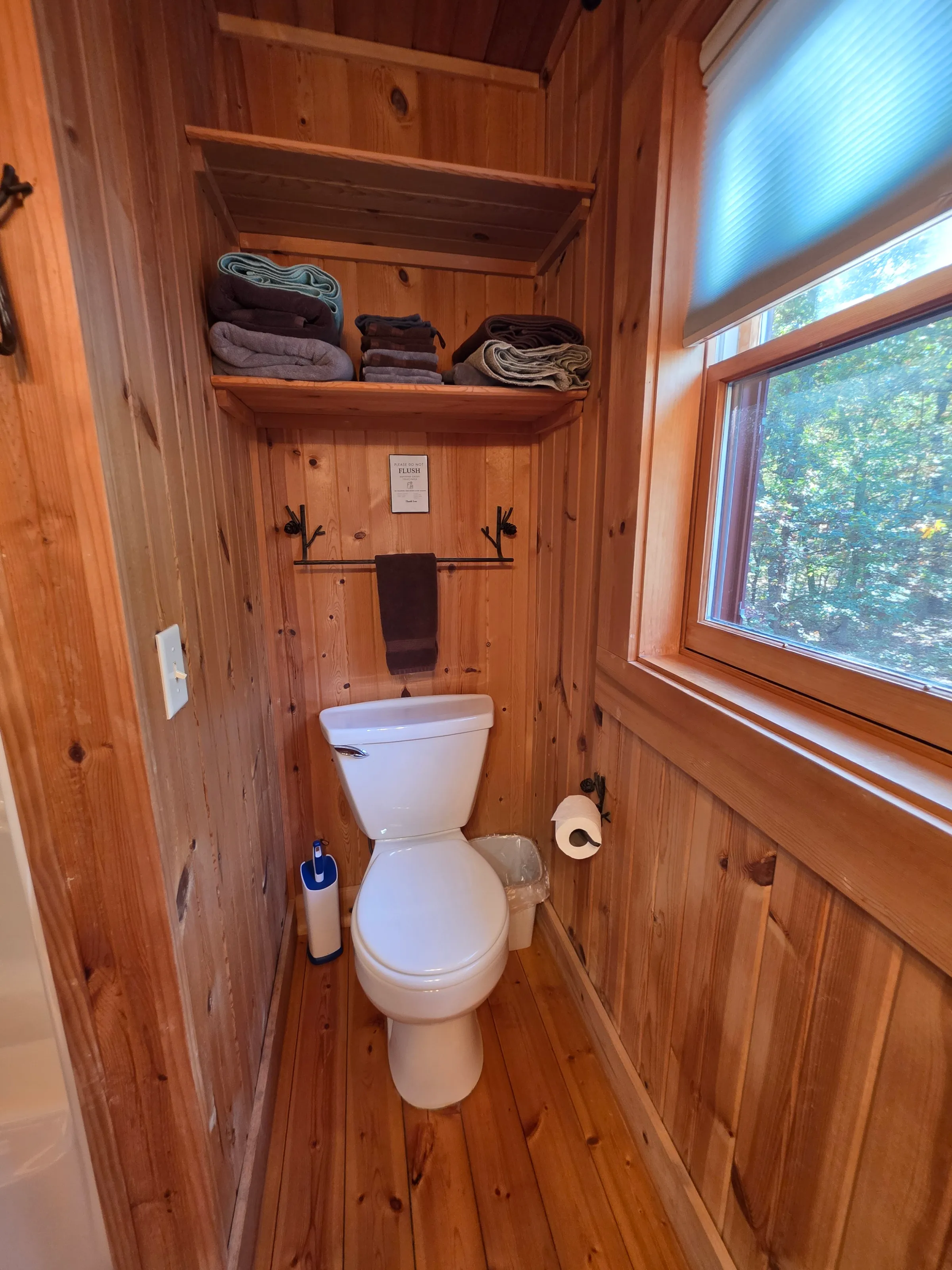 Bathroom with fresh towels